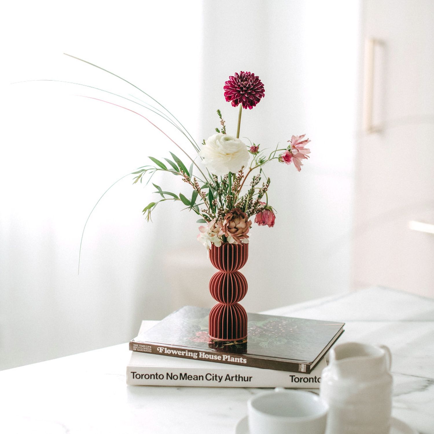 Sonnihaus Studio: BAUHAUS Vase – Terracotta Product Image 2 of 5