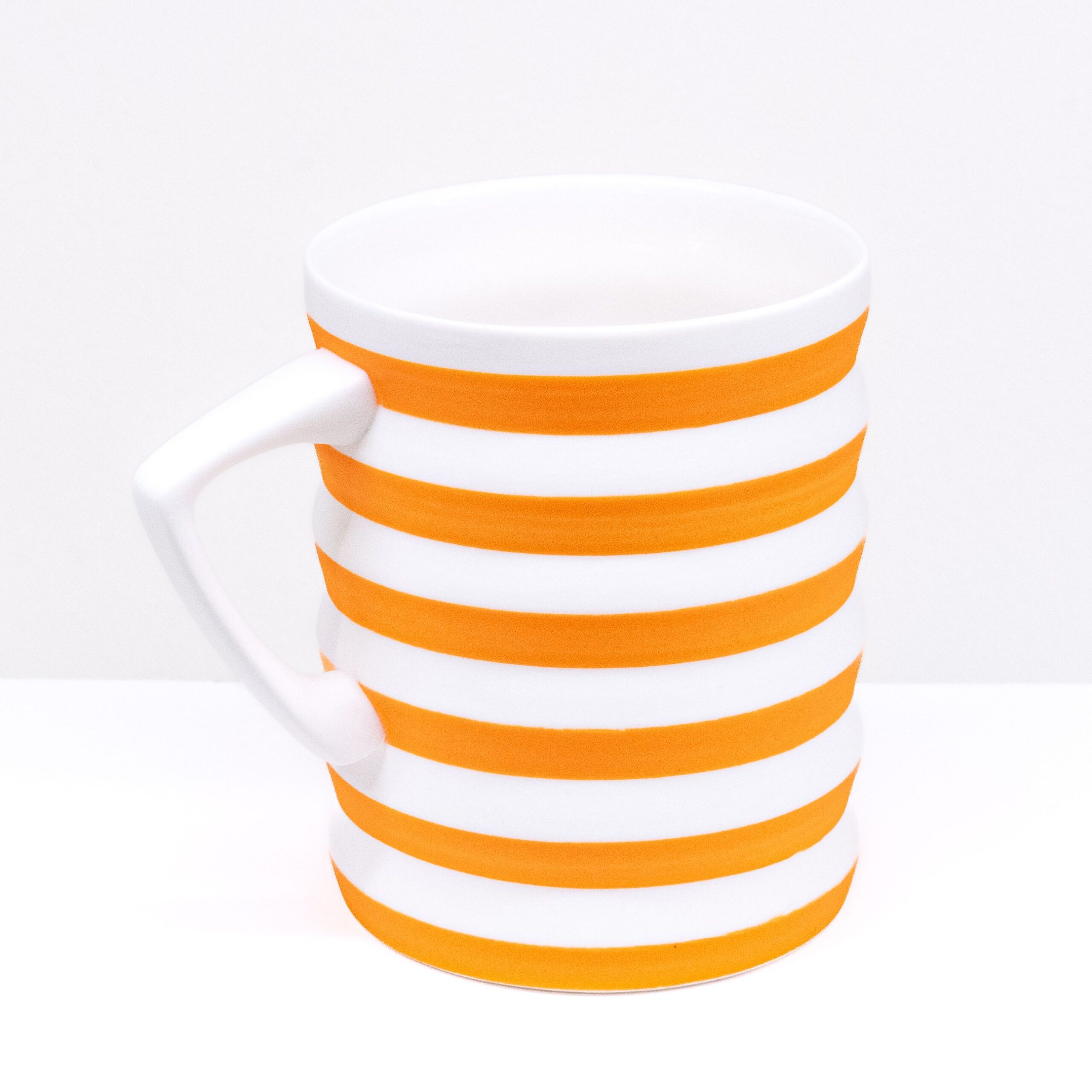 Noriko Masuda: Small Oscillate Mug in Assorted Colours Product Image 2 of 5