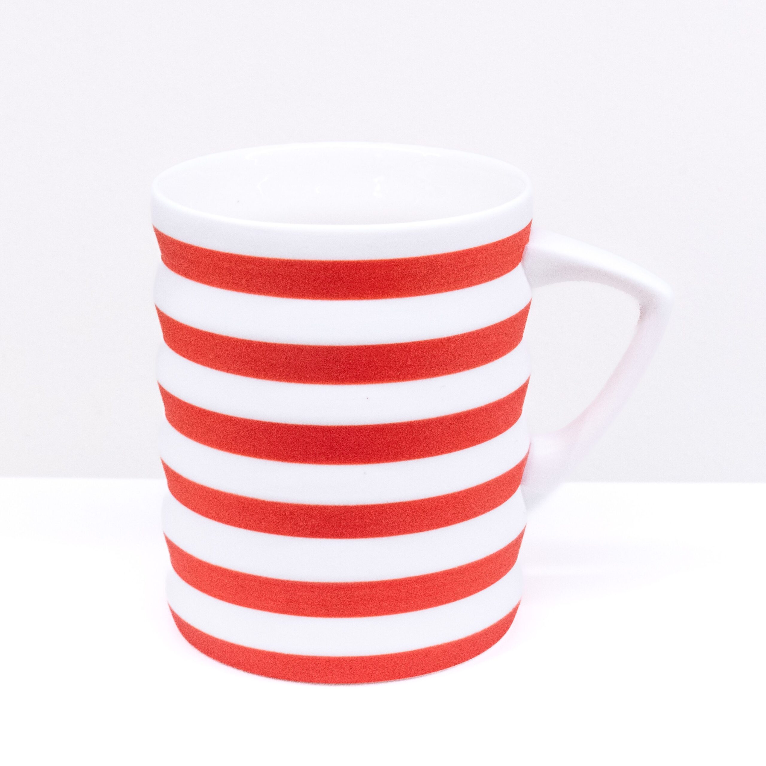 Noriko Masuda: Small Oscillate Mug in Assorted Colours Product Image 1 of 5
