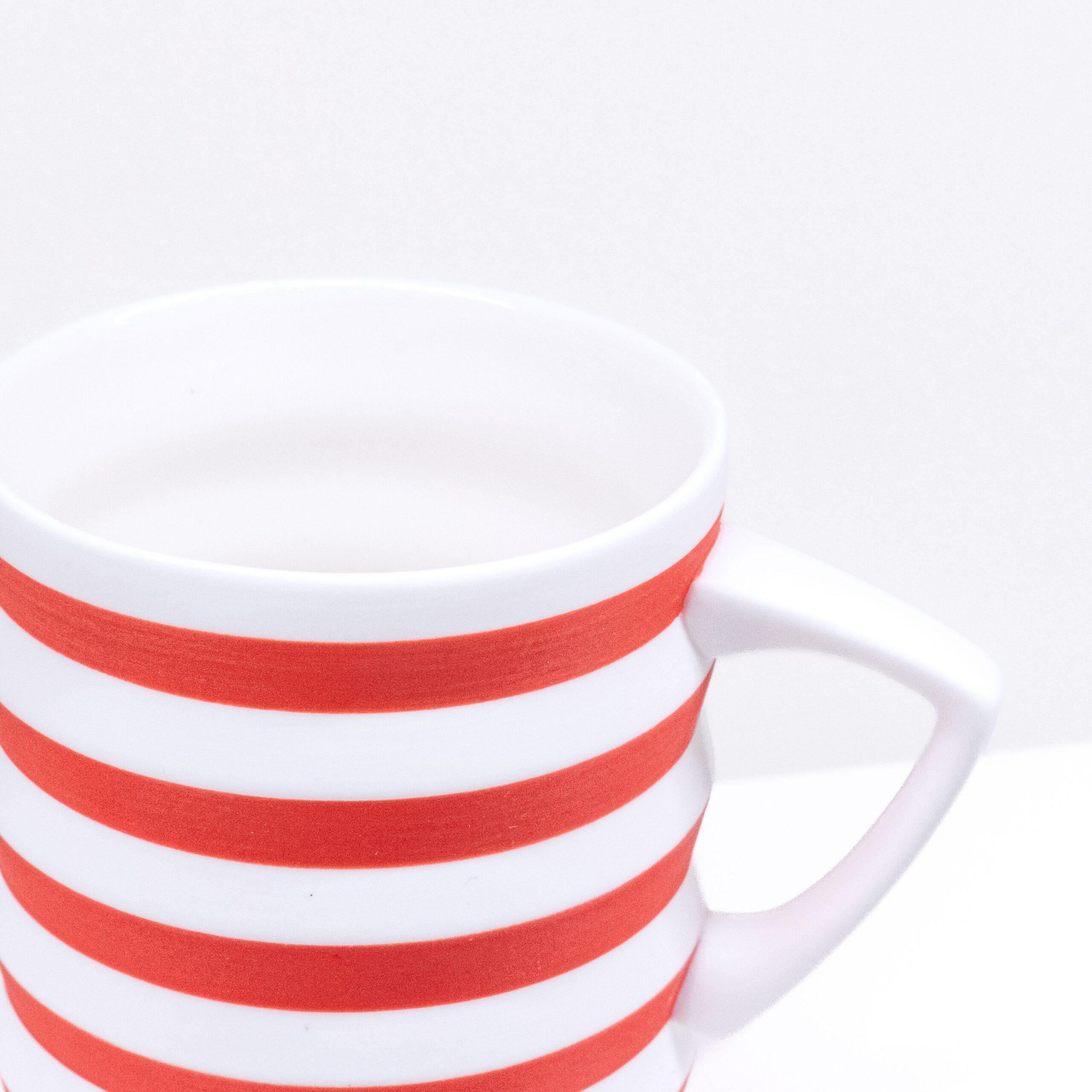 Noriko Masuda: Small Oscillate Mug in Assorted Colours Product Image 5 of 5