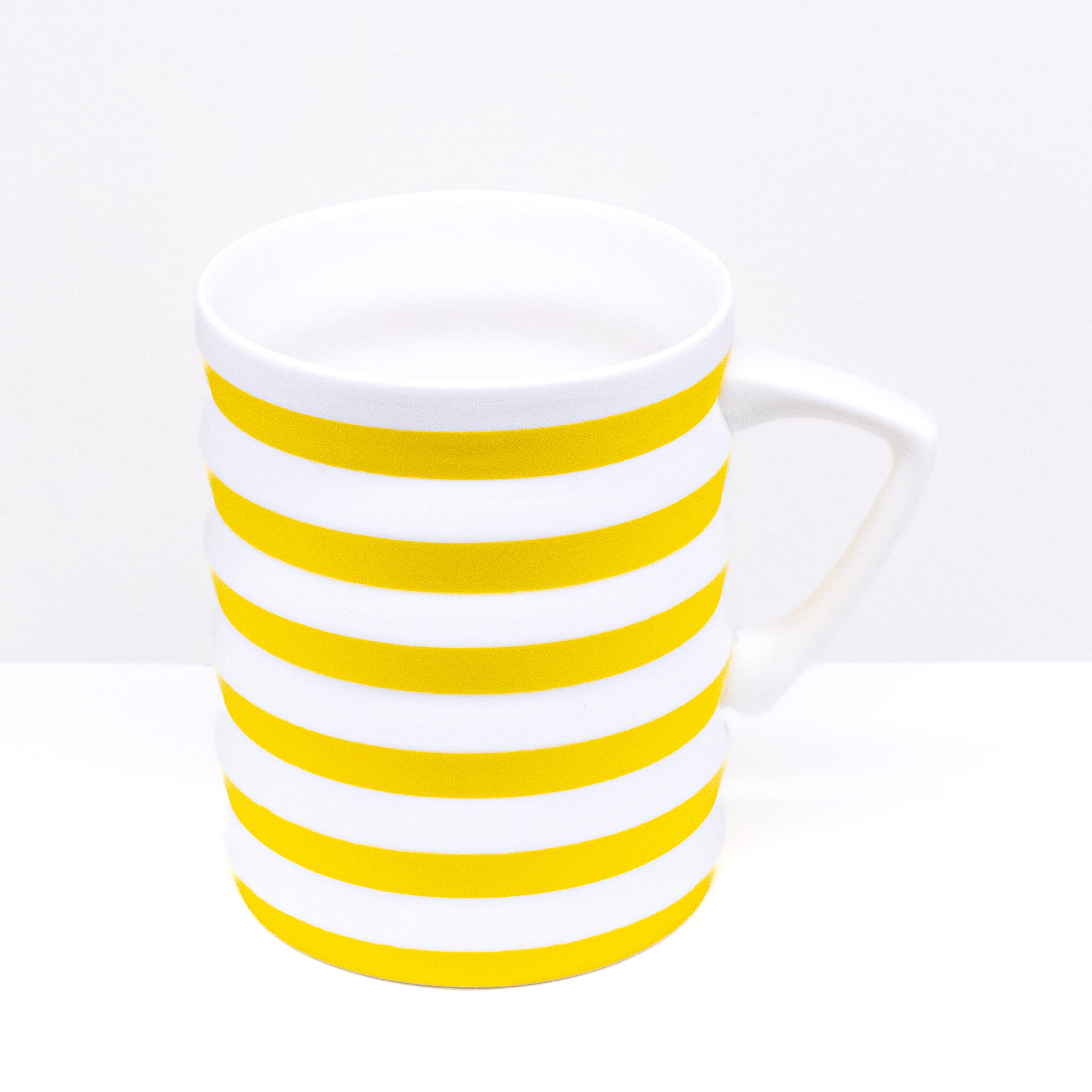 Noriko Masuda: Small Oscillate Mug in Assorted Colours Product Image 4 of 5