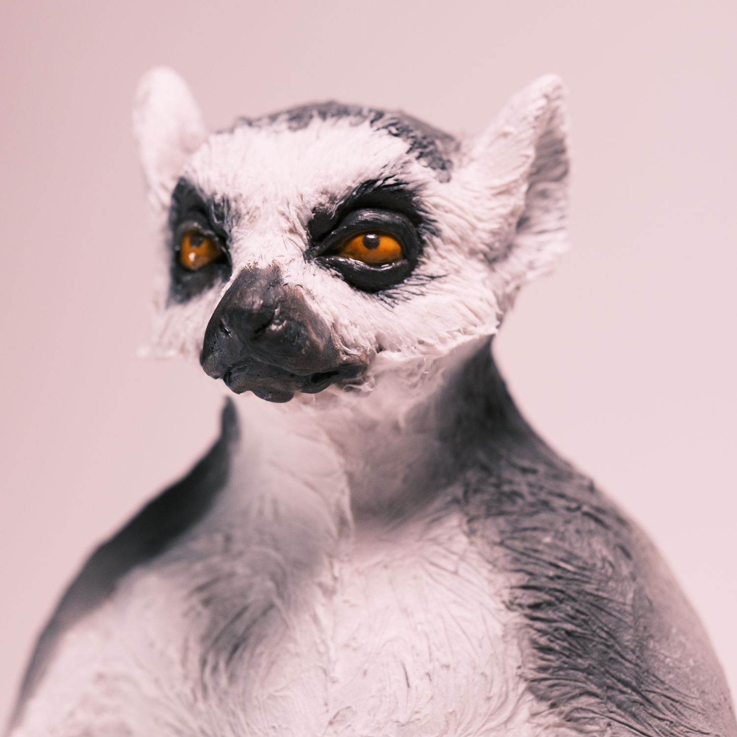 Peidi Wang: Lemur with a grip Product Image 3 of 3