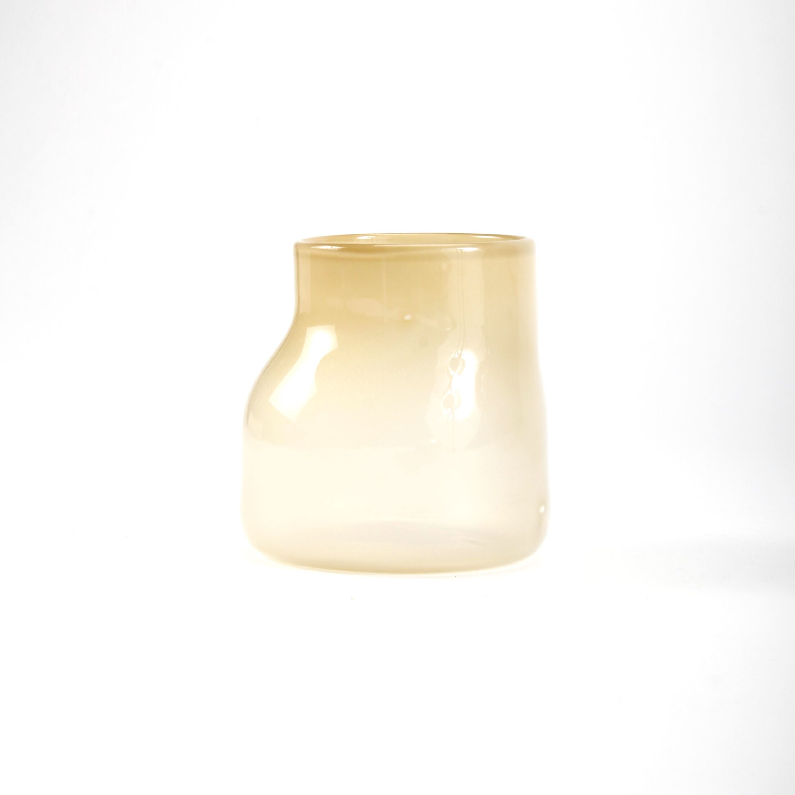 Nadira Narine: Zatfig vase latte Product Image 1 of 2