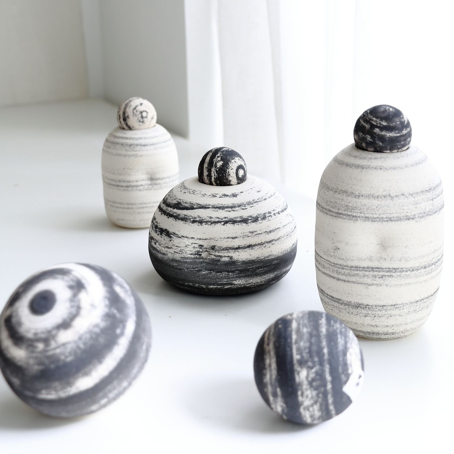 Celina Kang: Round Vase with Pebble Ball Stopper Product Image 2 of 2