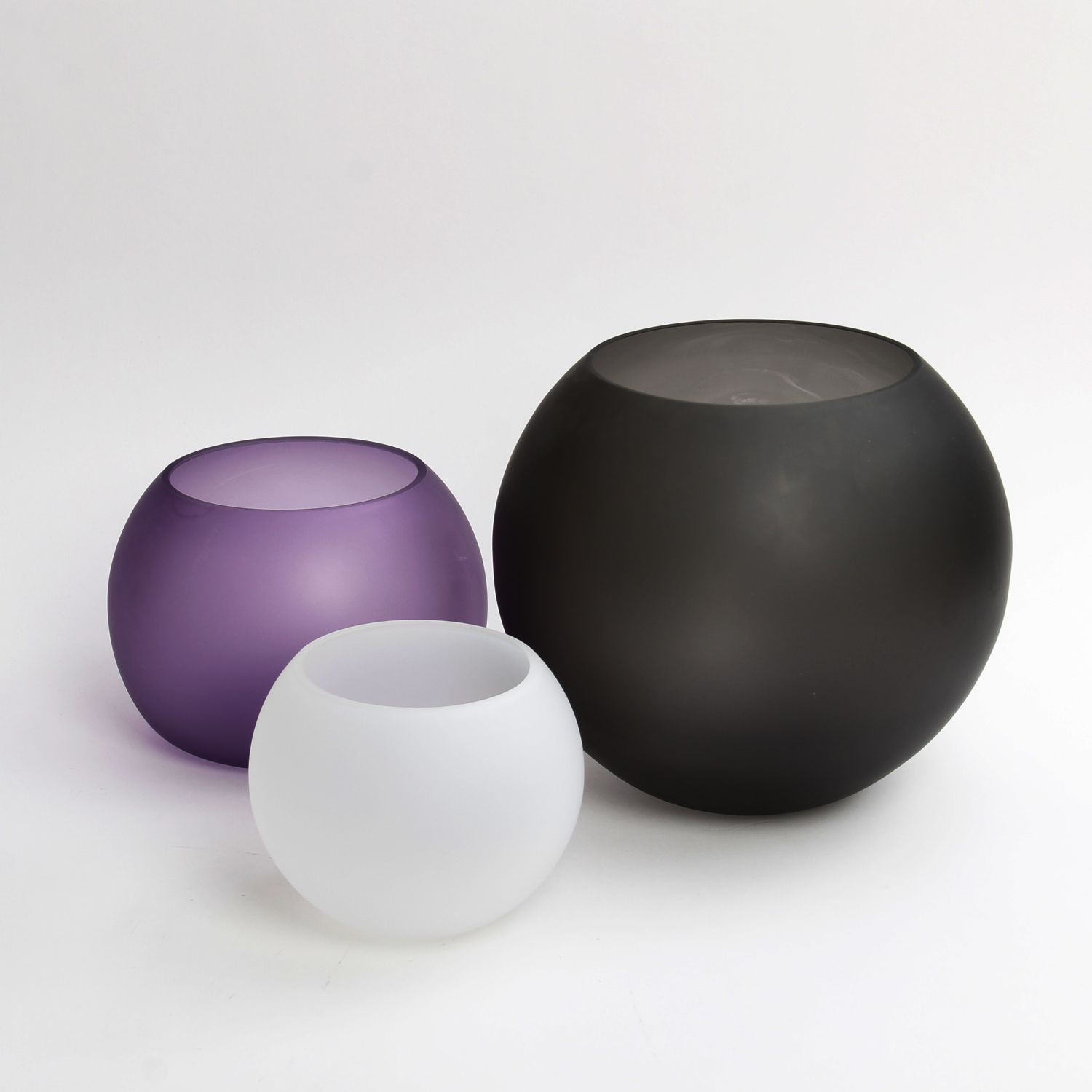 Soffi Studio: Medium White Vase Product Image 2 of 3