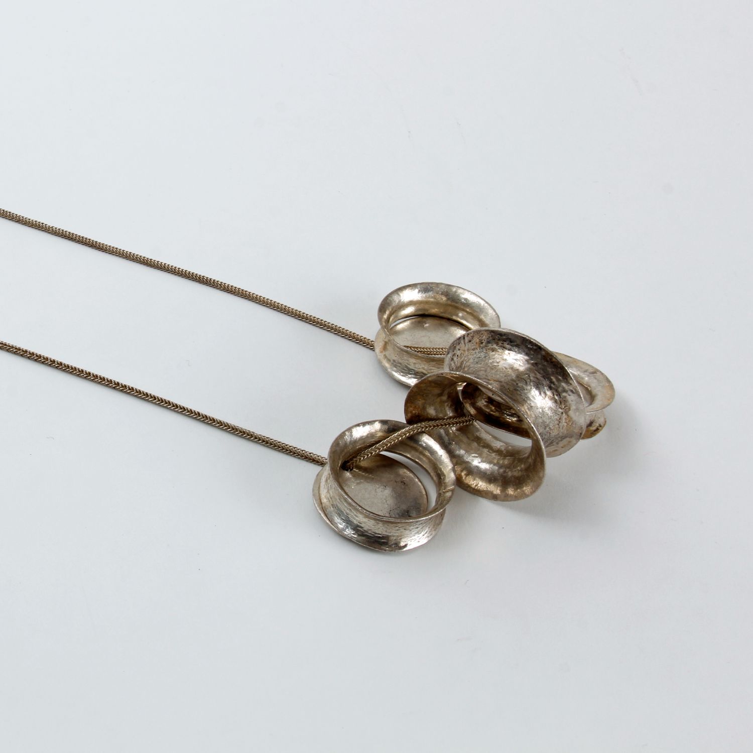 Elisabeth Riveiro: Necklace with Circular Rings Product Image 1 of 2