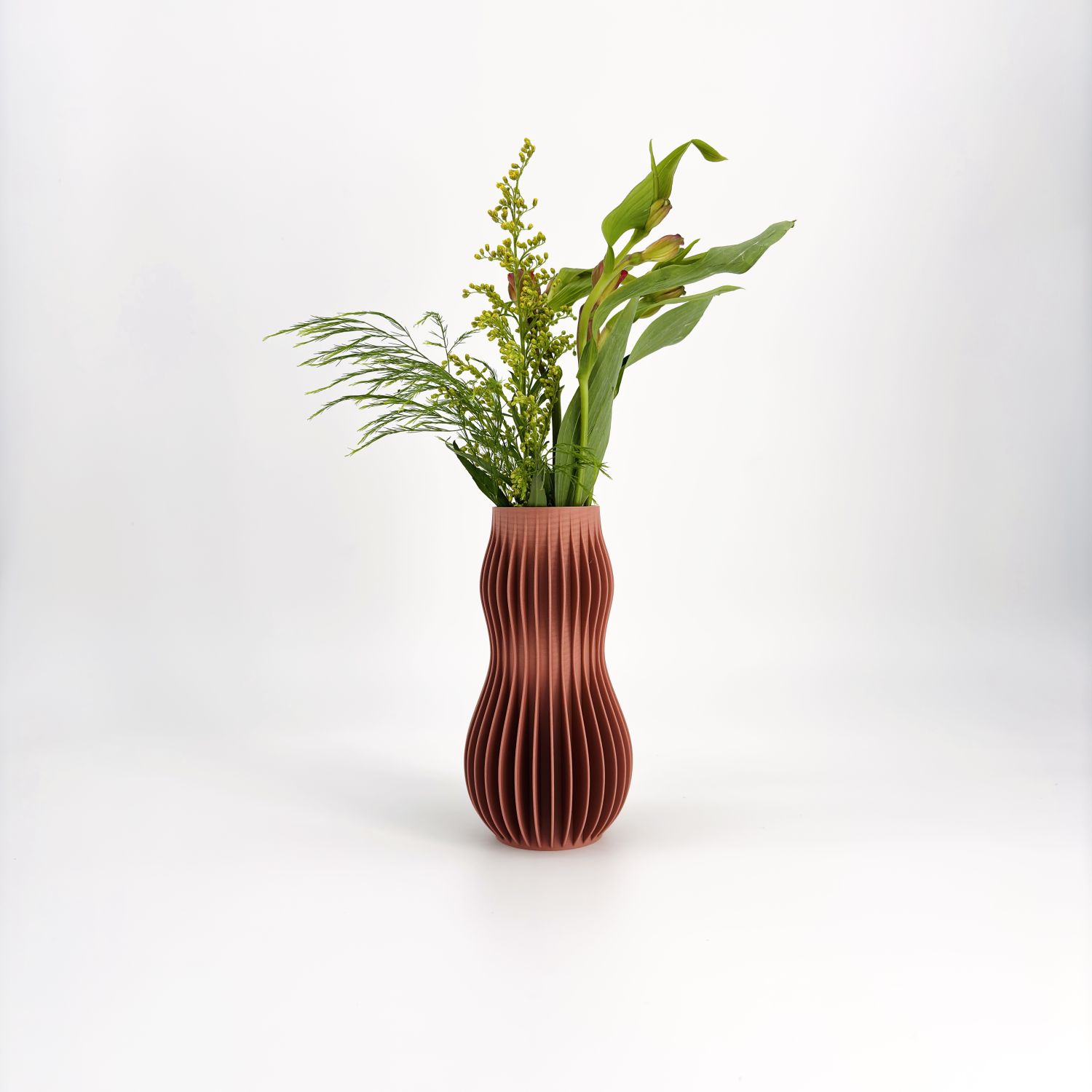 Sonnihaus Studio: HOLI Vase – Terracotta Product Image 1 of 3