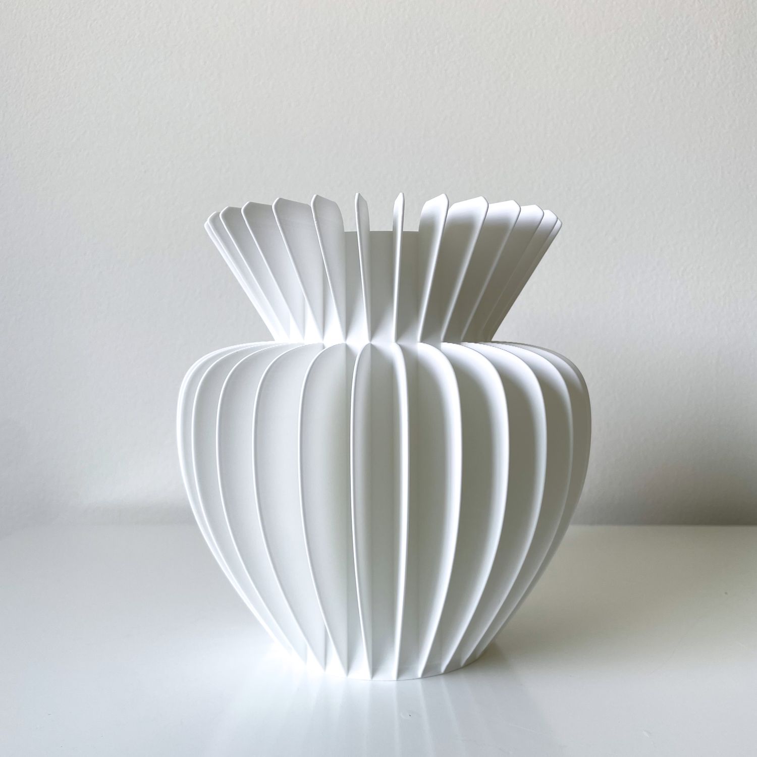 Sonnihaus Studio: MAIA Vase – White Product Image 1 of 3