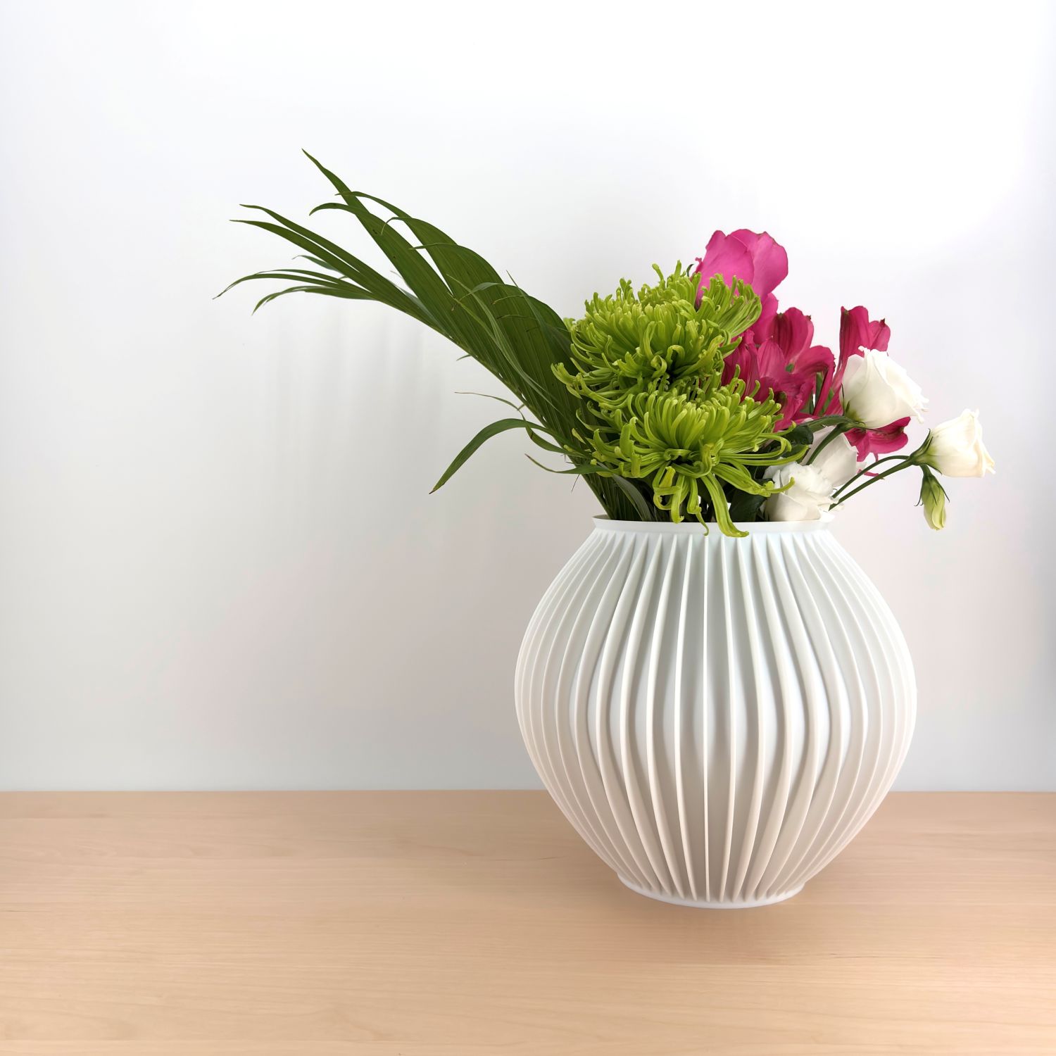 Sonnihaus Studio: MOON Vase – White Product Image 2 of 4