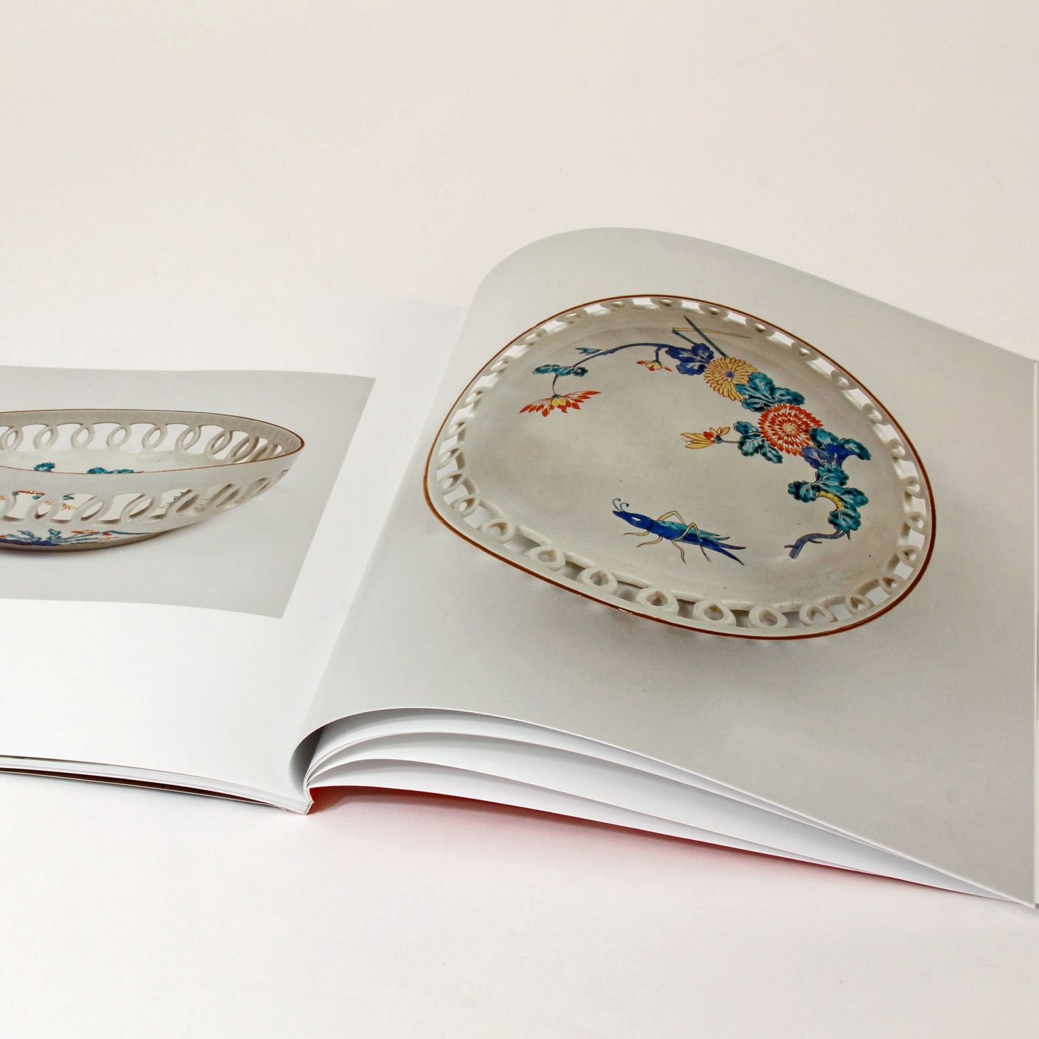Pleasure of Collecting: Kakiemon Objects of Mutual Accommodation from the Macdonald Family Foundation Product Image 2 of 2