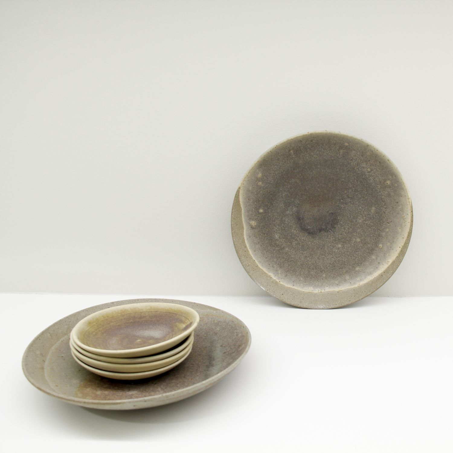 Janaki Larsen: Grey Clay Clamshell bowl Product Image 3 of 3