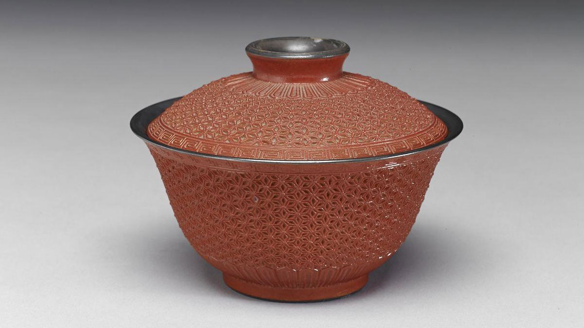 Red and black Chinese covered ceramic bowl