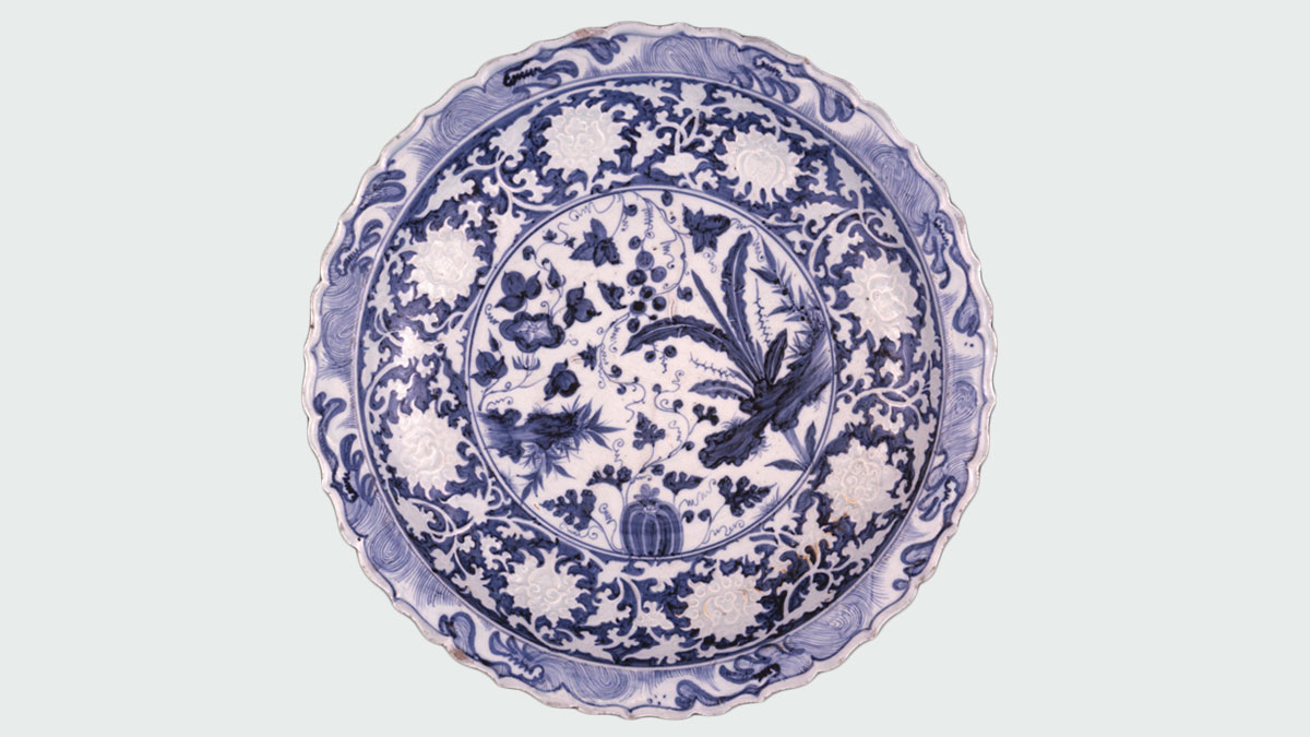 Blue and white Chinese porcelain plate