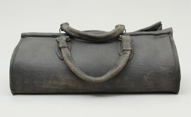Ceramic faux-leather doctor's bag