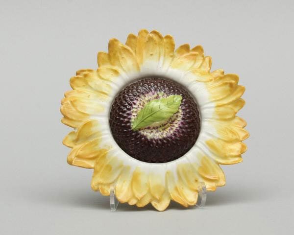 Tureen in the shape of a sunflower