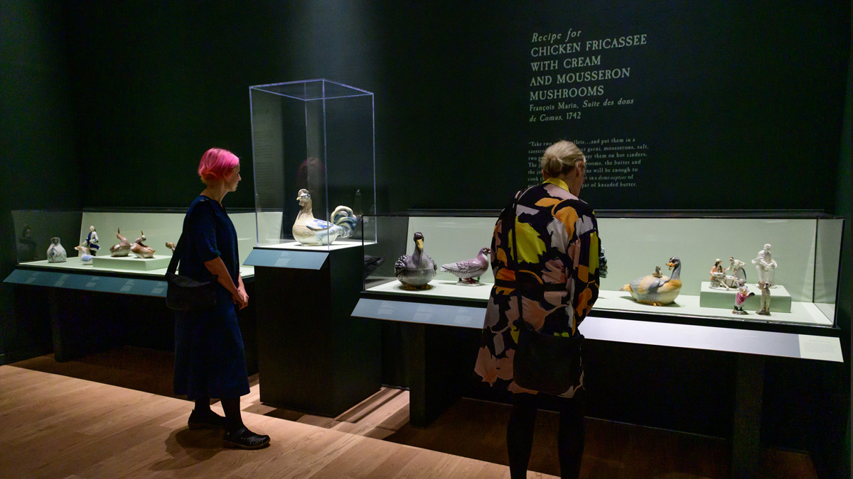 Two people looking at ceramic bird tureens in the exhibition Savour: Food Culture in the Age of Enlightenment